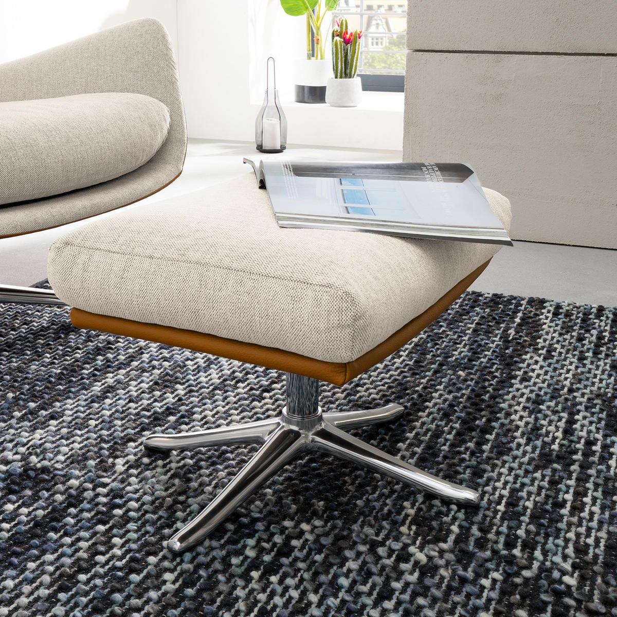 HOCKER mit Kreuzfuß - Chromfarben/Cognac, Textil/Metall (54/41/41cm) - home24