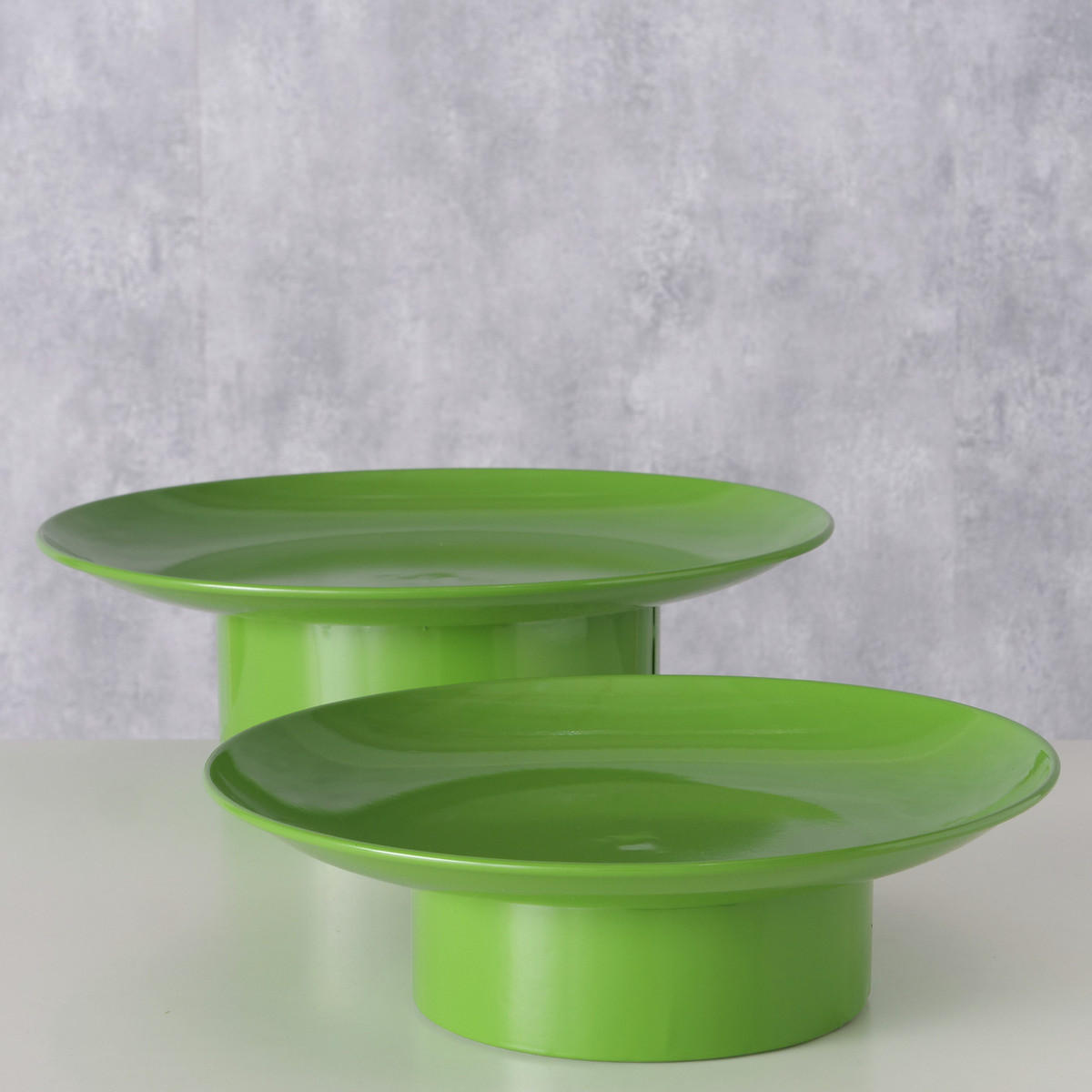 TABLETTS aus Metall auf einem Fuß Plana Grün - Grün, Metall (32.5/10cm) - Boltze Home