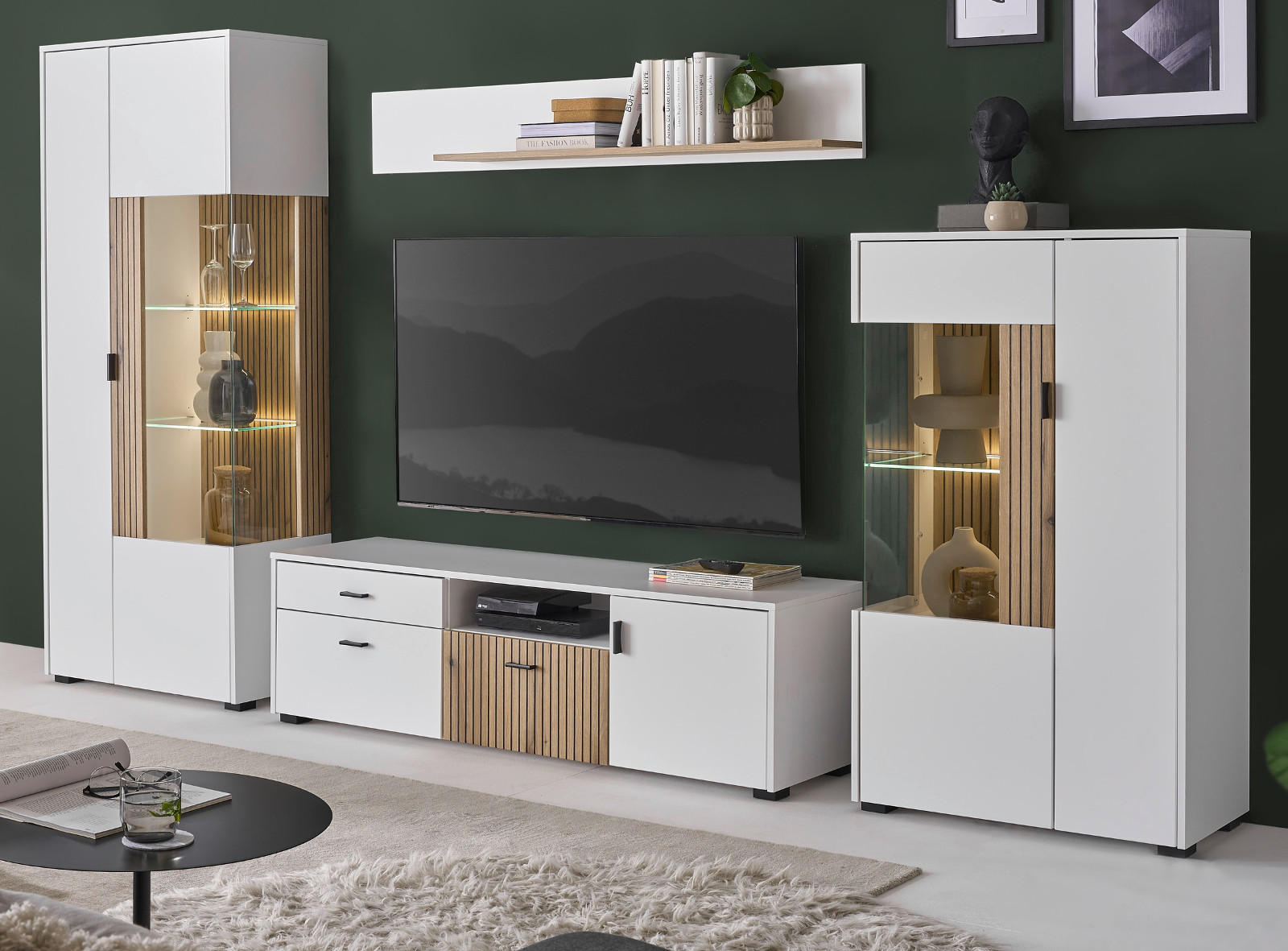 WOHNWAND weiß matt, Eiche 4-teilig 320 x 180 cm, Schrankwand mit viel Stauraum und Soft-Close - Eichefarben/Schwarz, Glas/Holzwerkstoff (320/180/42cm) - Furn.Design