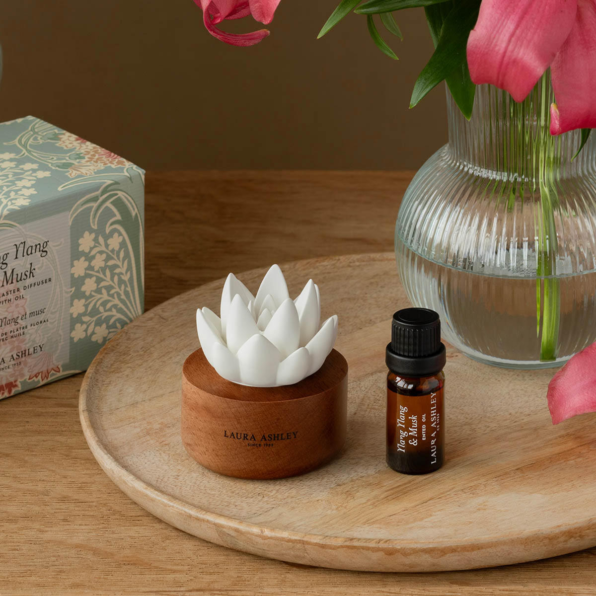 VOŇAVÉ kvety Laura Ashley - červená, drevo/sklo (11/9/16cm)