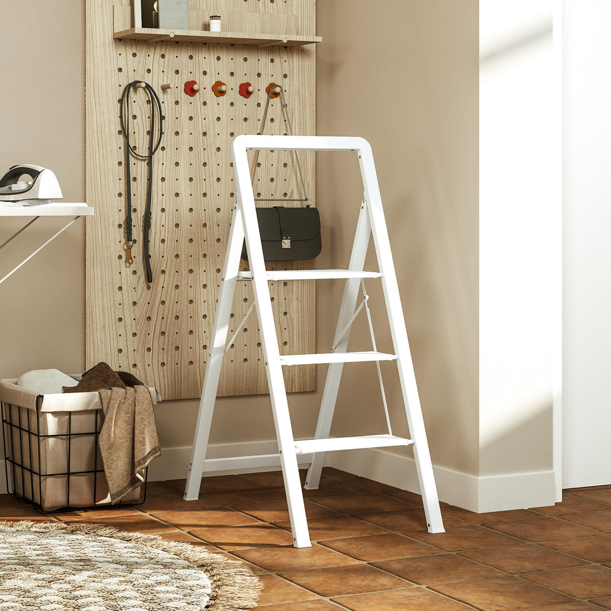TRITTLEITER Stehleiter mit 3 Stufen Anti-Rutsch Klapptritt mit Griff Aluminum - Weiß, Metall (66.3/41.5/104.6cm) - HOMCOM