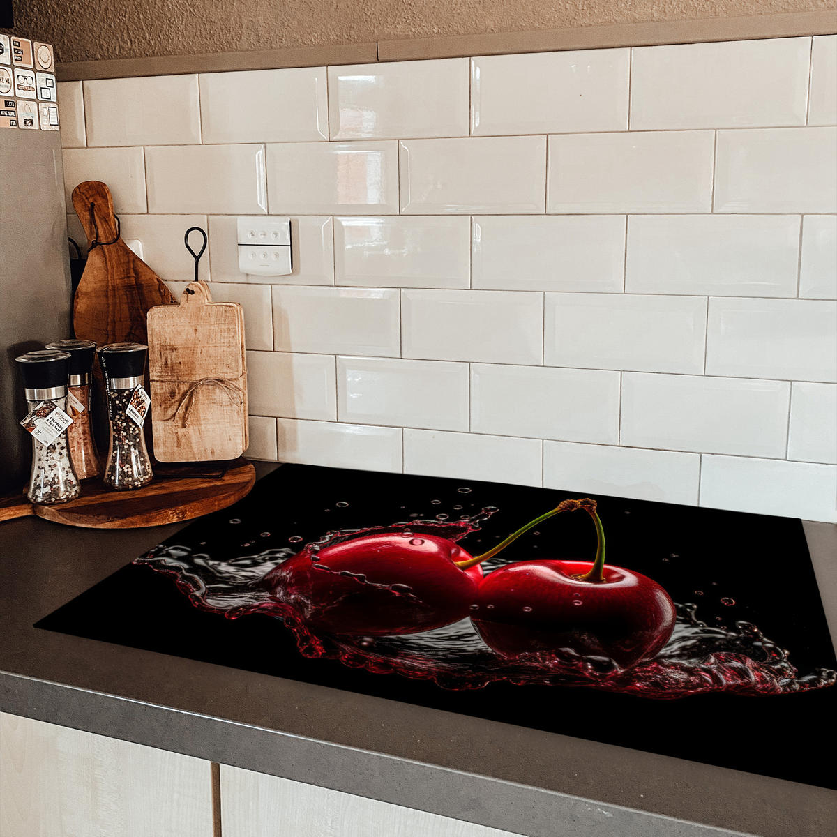 HERDABDECKPLATTE Kirsche - Rot - Frucht - Wasser - Schwarz 80x52 cm - Kirschrot, Kunststoff (80.2/0.2/52.2cm) - MuchoWow