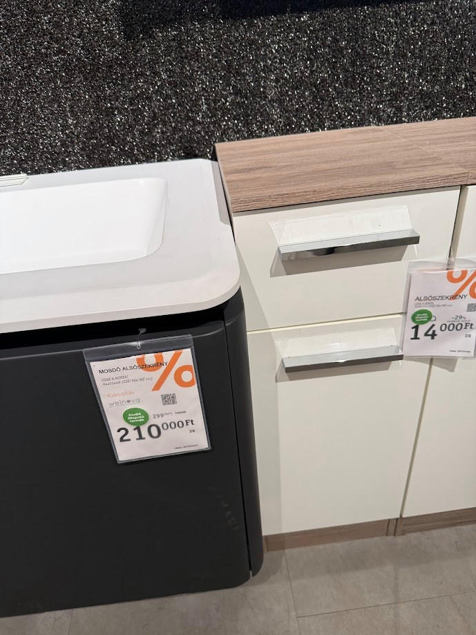 ALSÓSZEKRÉNY RITTER-BUDAÖRS OUTLET - Xora