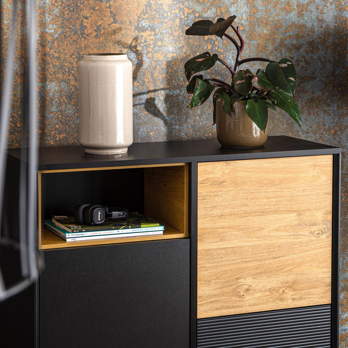 KOMMODE LOFTY Außenseiteneinlage, schwarz / Eiche natur - Eichefarben/Multicolor, Holzwerkstoff (102/109/41cm) - KONSIMO®