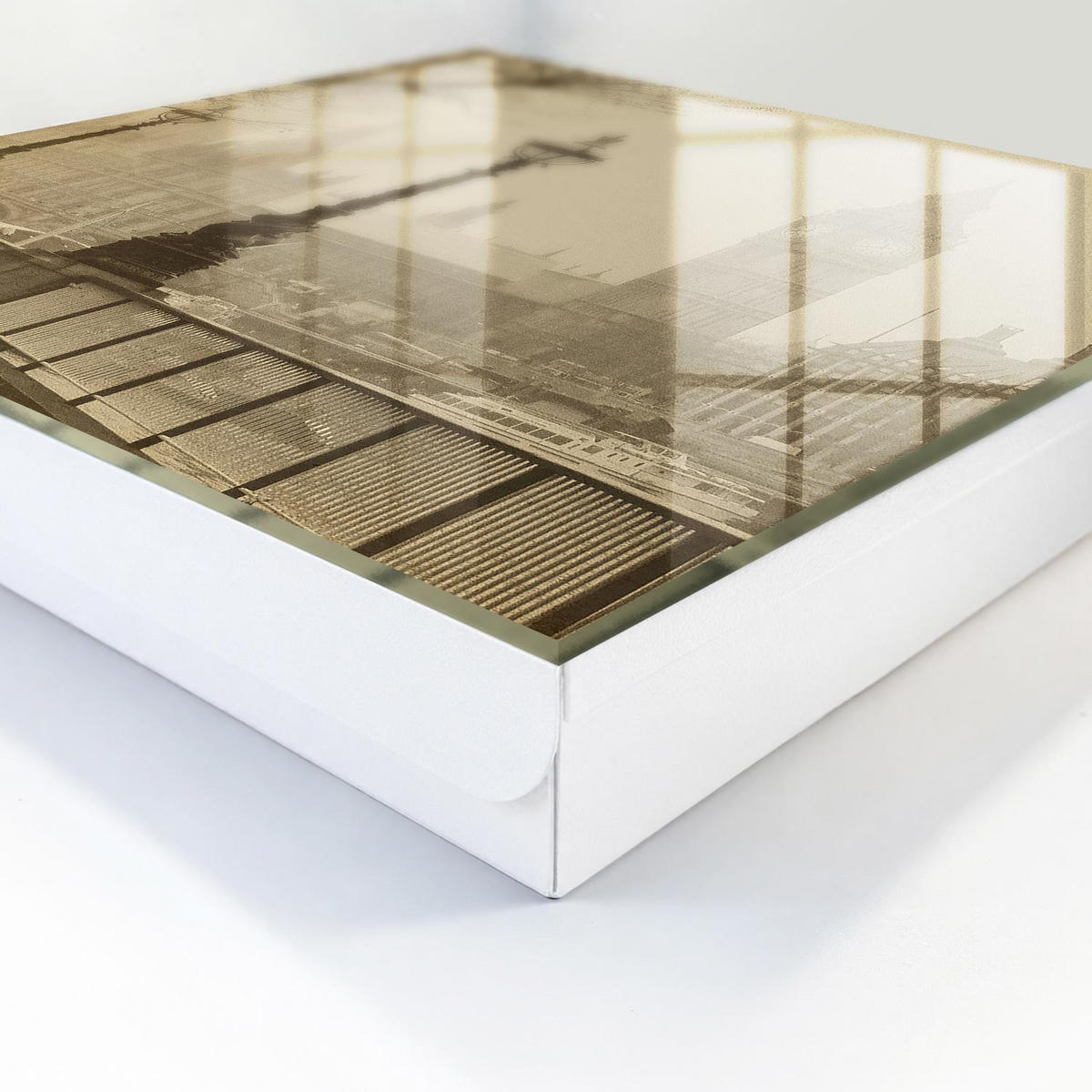 SCHLÜSSELBOX Weiß 30x30 cm – Türöffnung nach rechts - Nebliges London - Beige, Metall (30/30/5cm) - TULUP