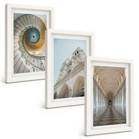 BILDER SET 3er Set - 20x30 cm Weißer Rahmen - Wendeltreppe der Kathedralenfassade - Weiß, Kunststoff (20/30cm) - TULUP