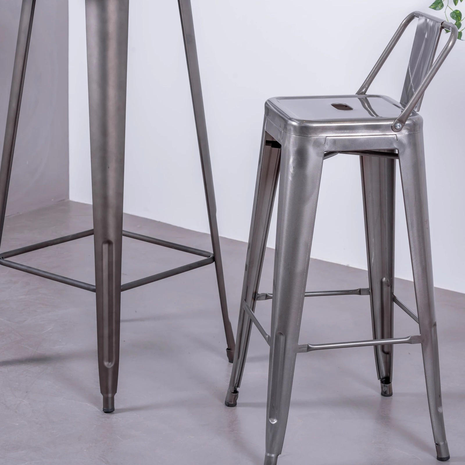 HOCKER Metall Alufarben - Alufarben, Metall (43/97/43cm) - Nest Dream