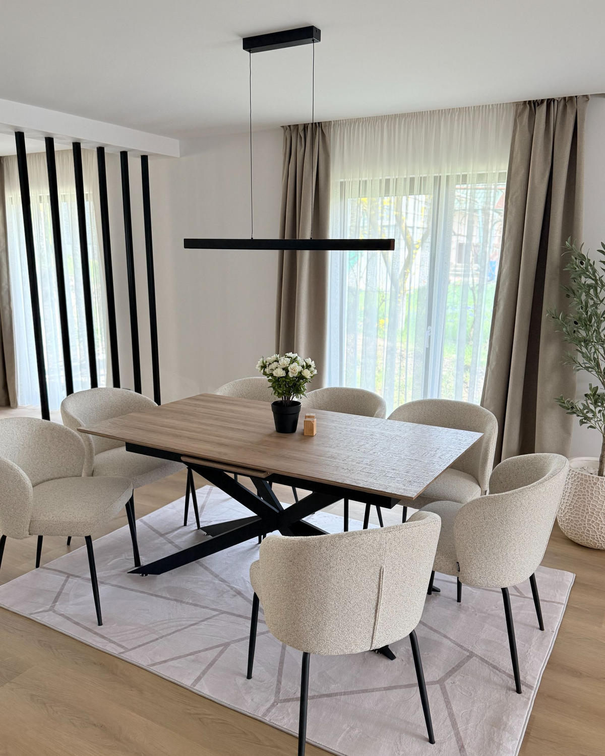 JÍDELNÍ STŮL Světle hnědý 160-200/90 cm Finley - světle hnědá, kompozitní dřevo (160/90/75cm) - Beliani