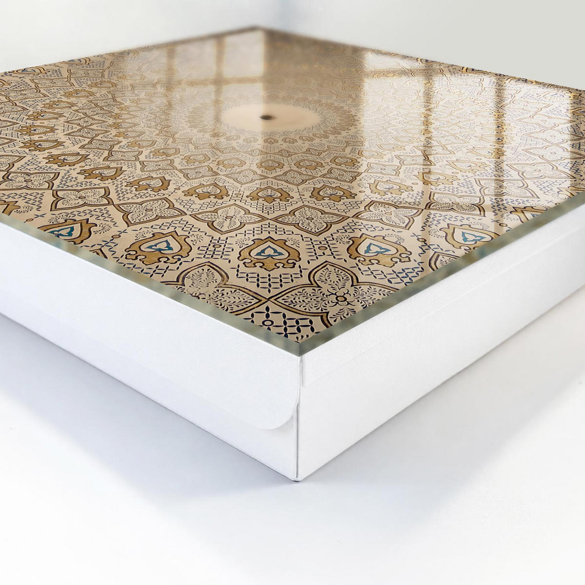 SCHLÜSSELBOX Weiß 30x30 cm – Türöffnung nach rechts - Dekorative Mandala - Beige, Metall (30/30/5cm) - TULUP