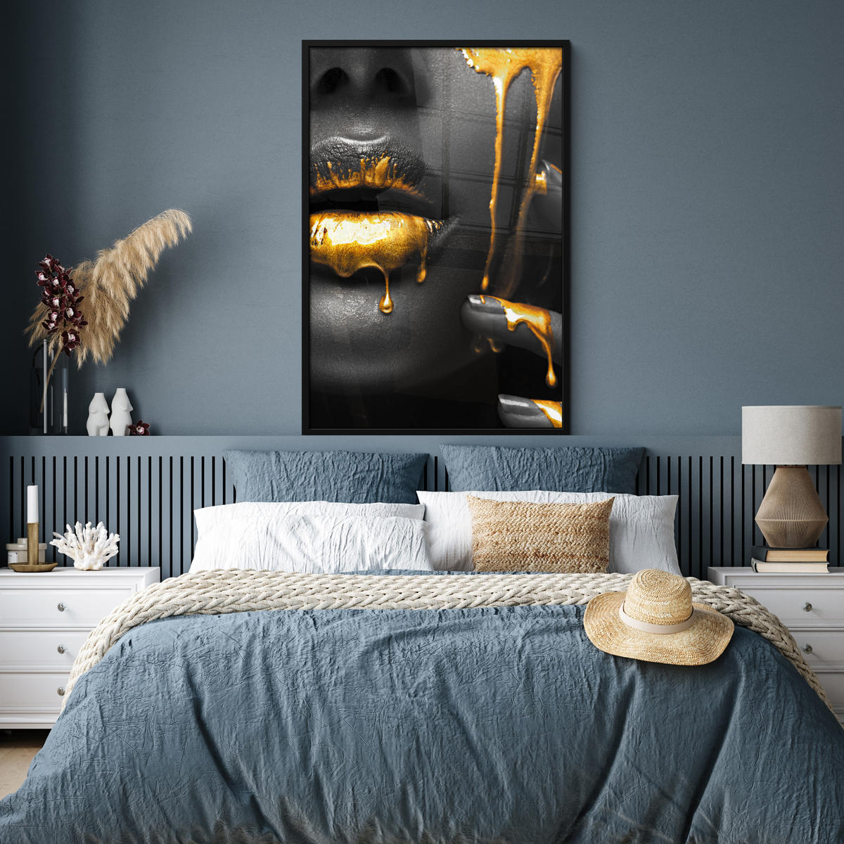 GERAHMTES BILD Frau - Schwarz - Gold - Gesicht - Lippen 80x120 cm - Goldfarben, Papier (80/120cm) - MuchoWow