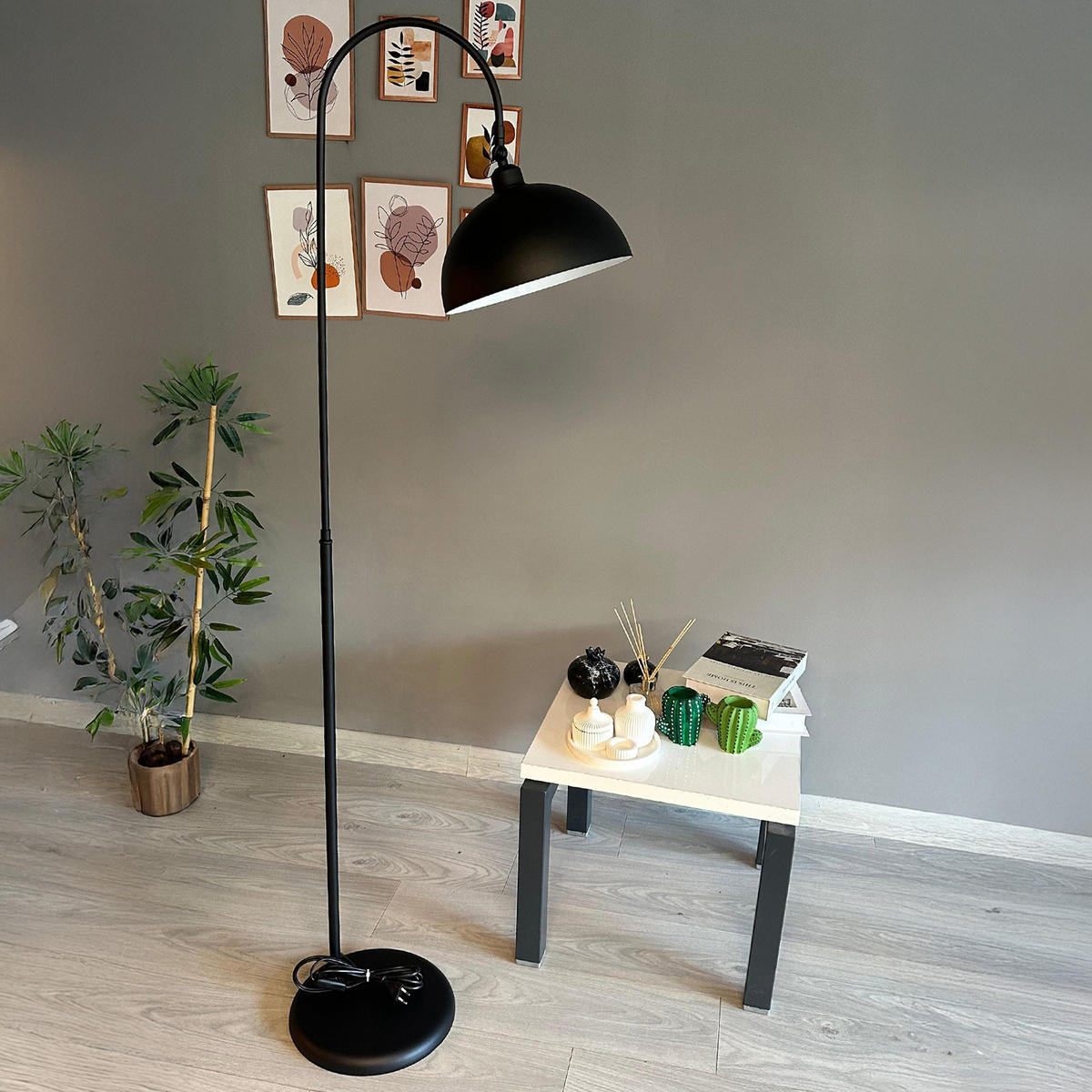STEHLAMPE Gorkiede E27, verstellbarer Lampenschirm aus Metall - Schwarz, Metall (37/37/170cm) - Bamyum