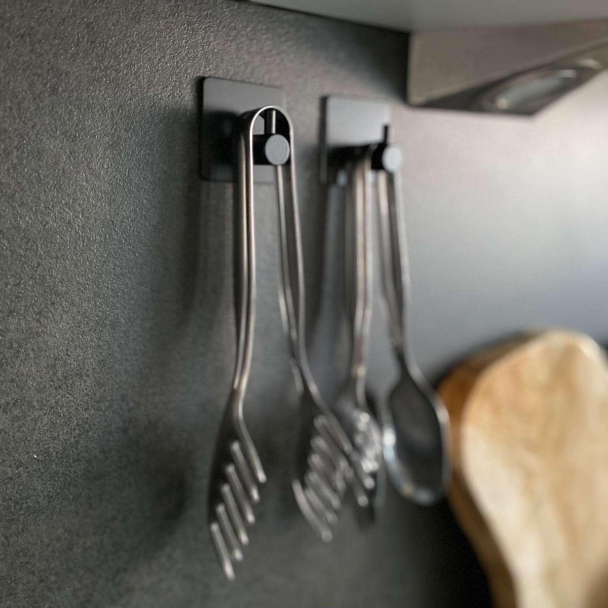 HANDTUCHHALTER selbstklebender Haken (4-tlg.) - Schwarz, Metall (4.5/3/4.5cm) - Intirilife