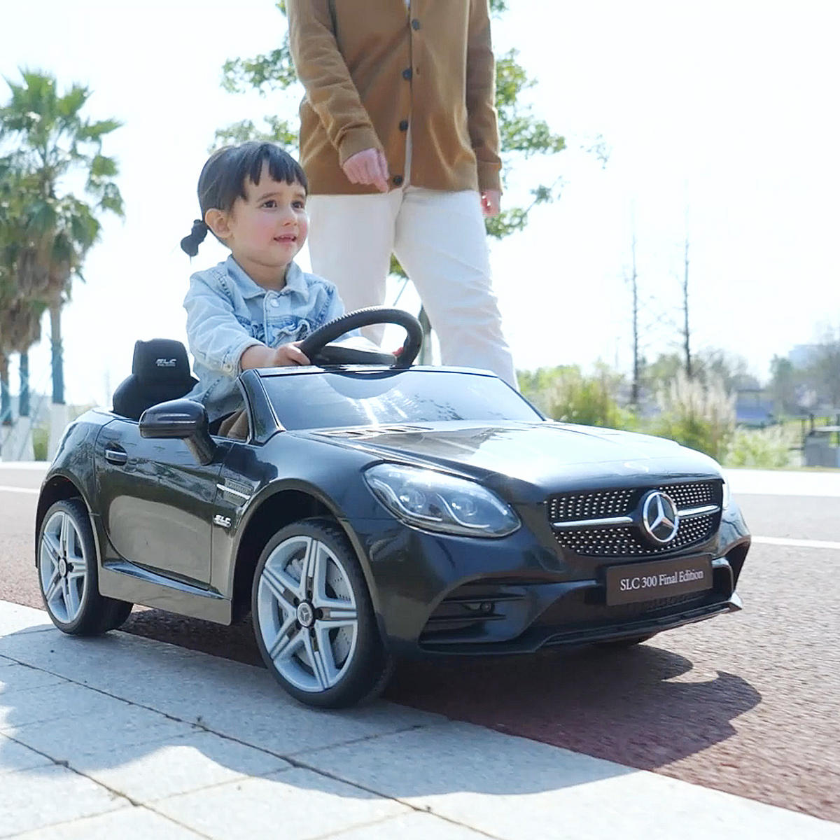 ELEKTRO-KINDERAUTO DE-13027 2,4G Fernbedienung Schwarz - Schwarz, Kunststoff (107/62.5/44cm) - ComfortXL