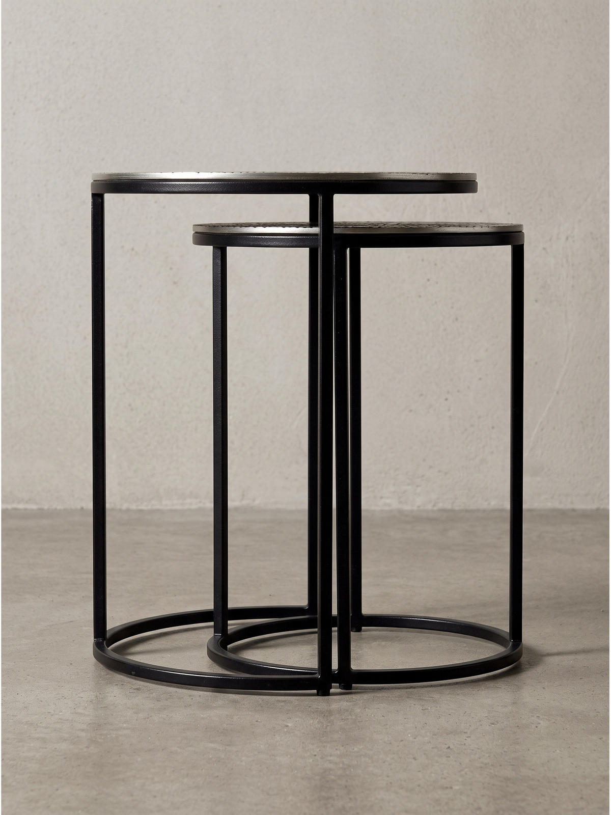 BEISTELLTISCHE 2er-Set VIENNE, Aluminium, handgefertigt, Silber, Ø 40 x 48 cm - Silberfarben/Schwarz, Metall (40/40/48cm) - KADIMA DESIGN