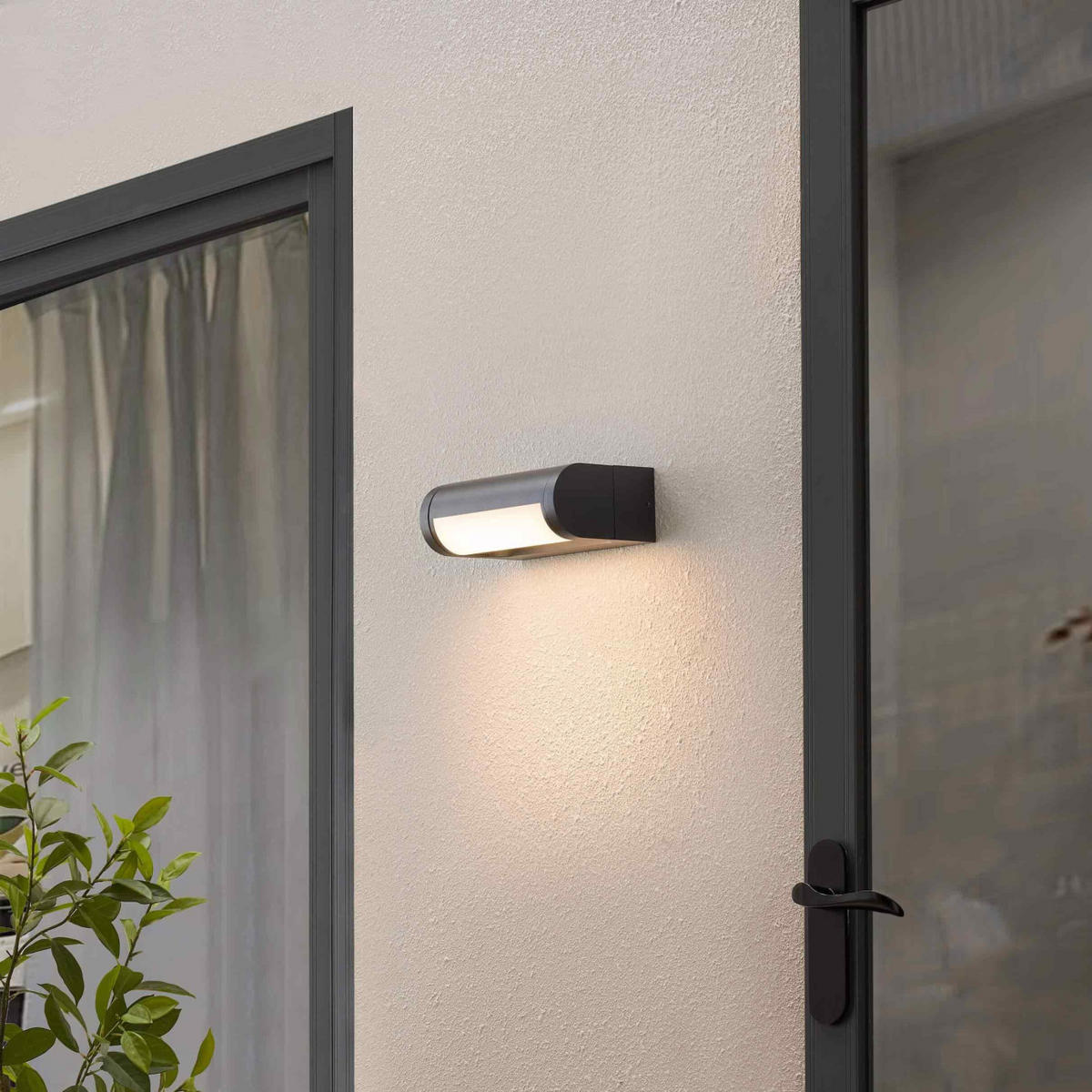 WANDLEUCHTE Ilona, Schwarz und weiß, 17.6cm - Weiß, Metall (10/6.3/17.6cm) - KOSILUM