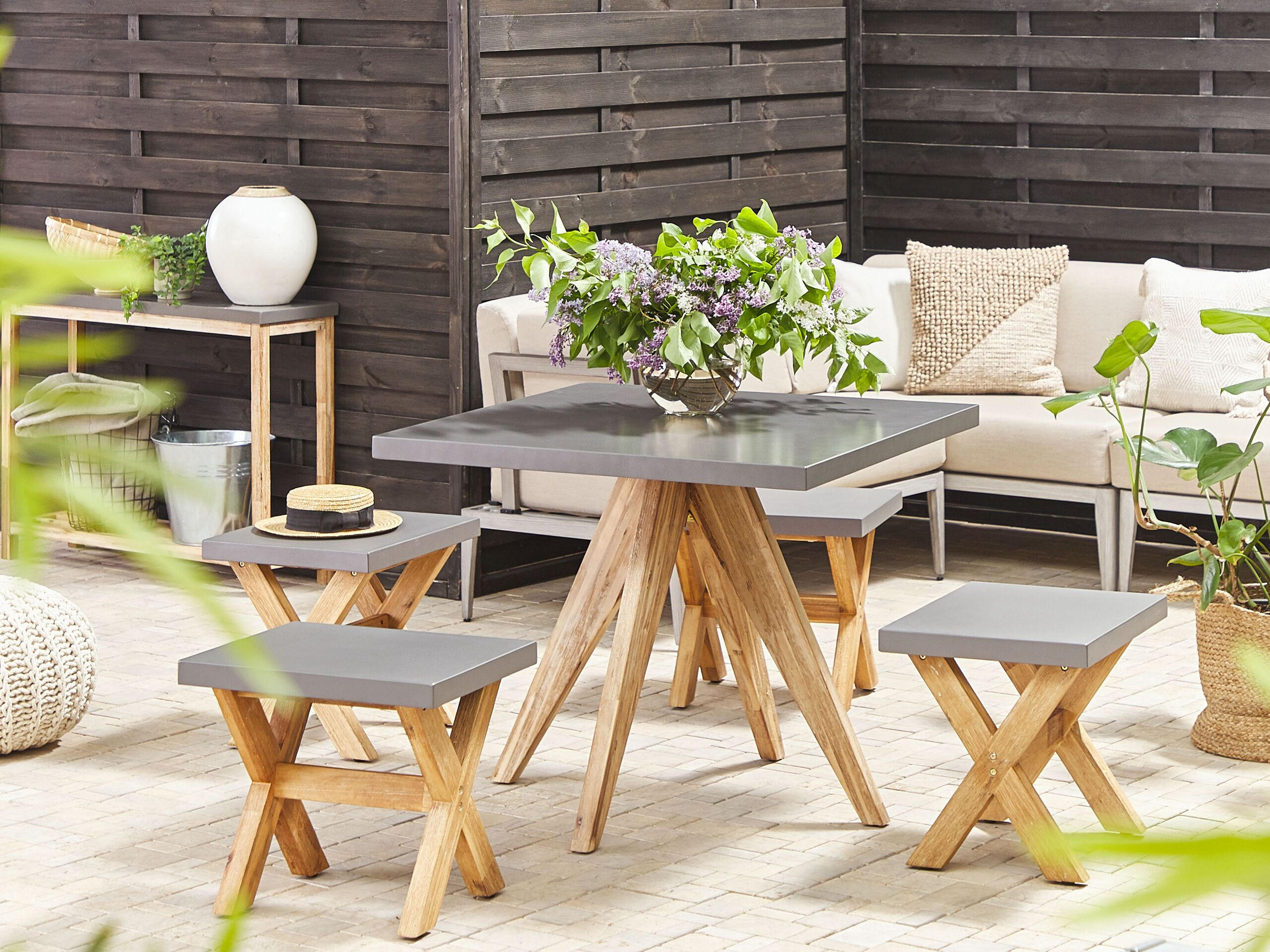 GARTENTISCH Faserzement grau 90/90 cm Olbia - Hellbraun/Grau, Stein (90/90/76cm) - Beliani