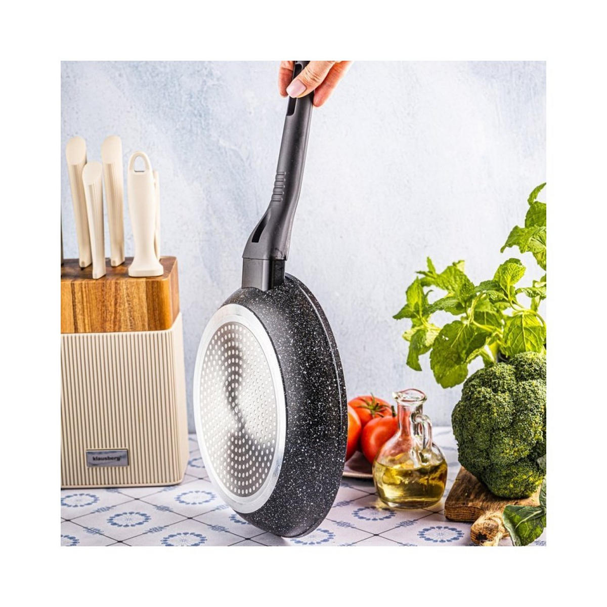 PFANNE Schwarz 24/24/4.5 cm 64480 - Schwarz, Metall (24cm) - Klausberg 
