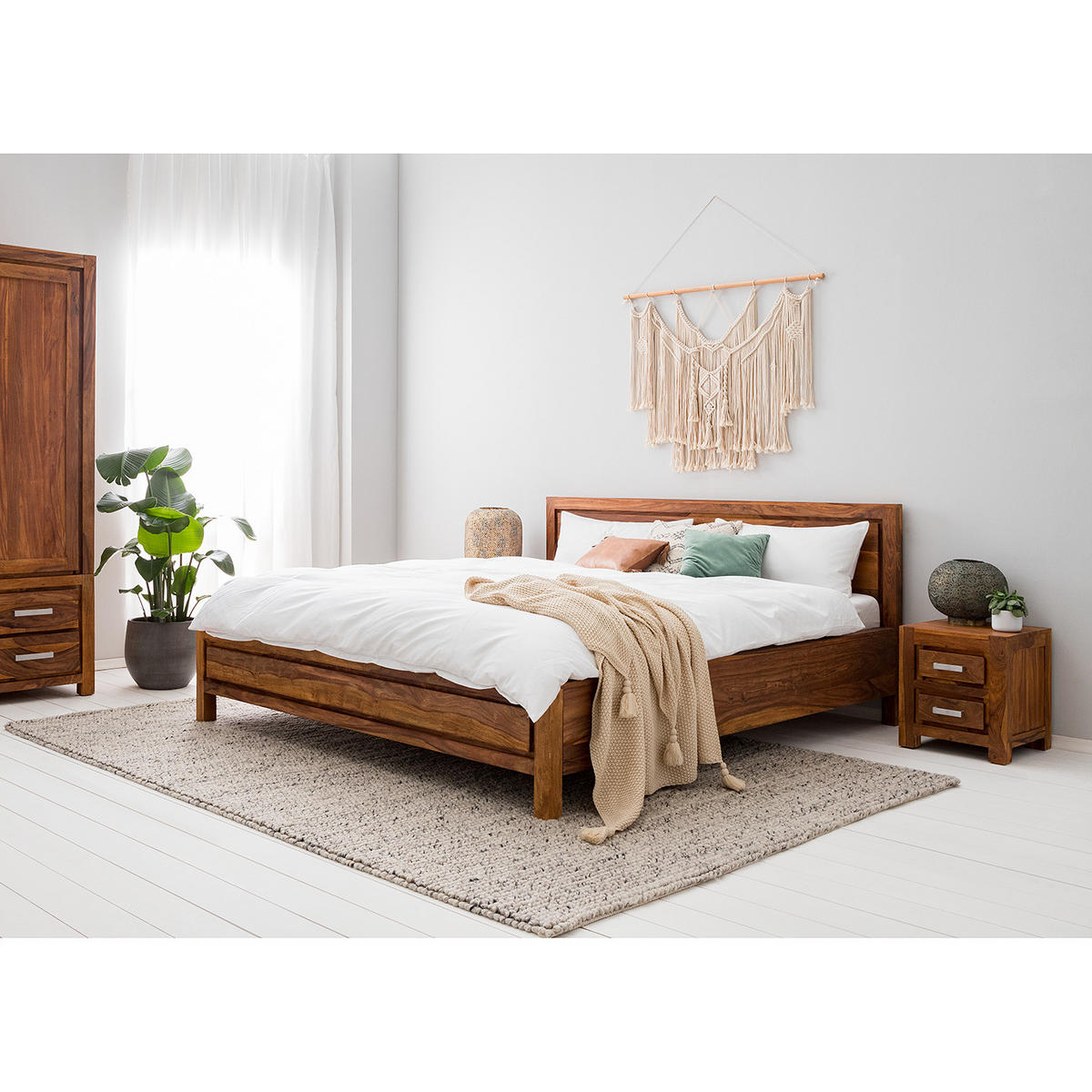 MASSIVHOLZBETT - Sheesam massiv - Sheeshamfarben, Holz (180/200cm) - home24