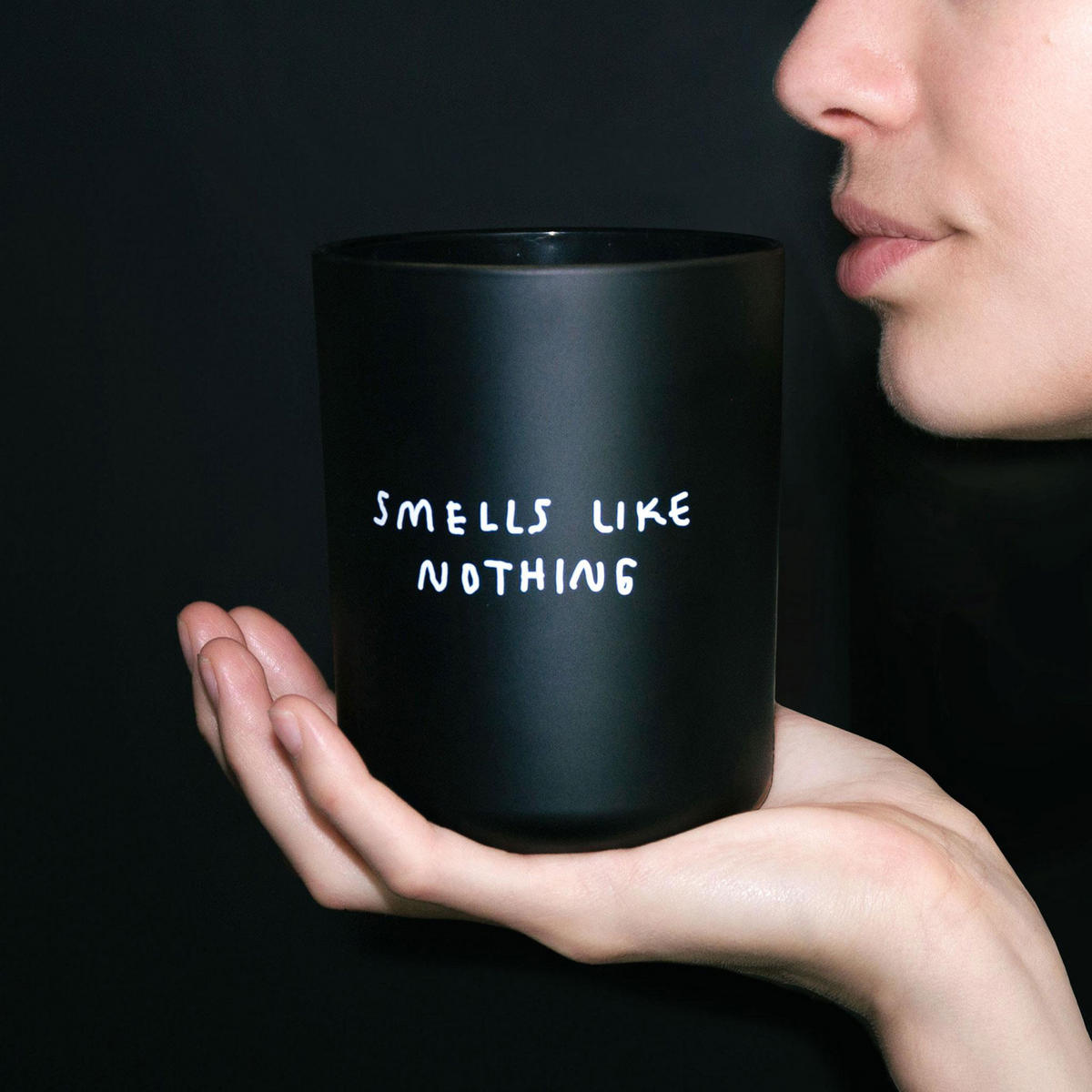 KERZE Smells like nothing, Johanna Schwarzer, Anti-Duft-Kerze, Paraffinwachs - Schwarz, Paraffin (9.9/12.6/9.9cm)