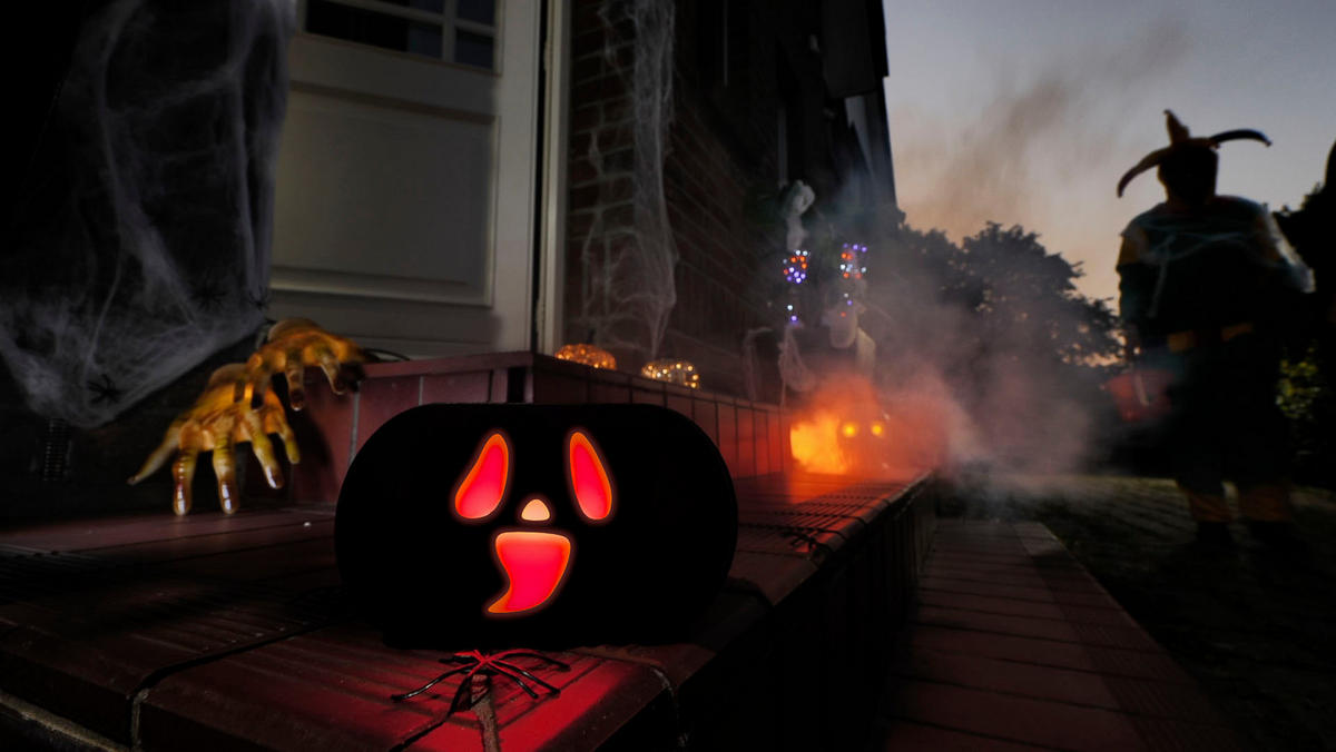 HALLOWEEN-SOUNDBOX - gruselige Geräusche mit roten LEDs und Bewegungsmelder für schaurige Stimmung, Akku wiederaufladbar - Weiß, Kunststoff (4.6/13.6/8cm) - Northpoint