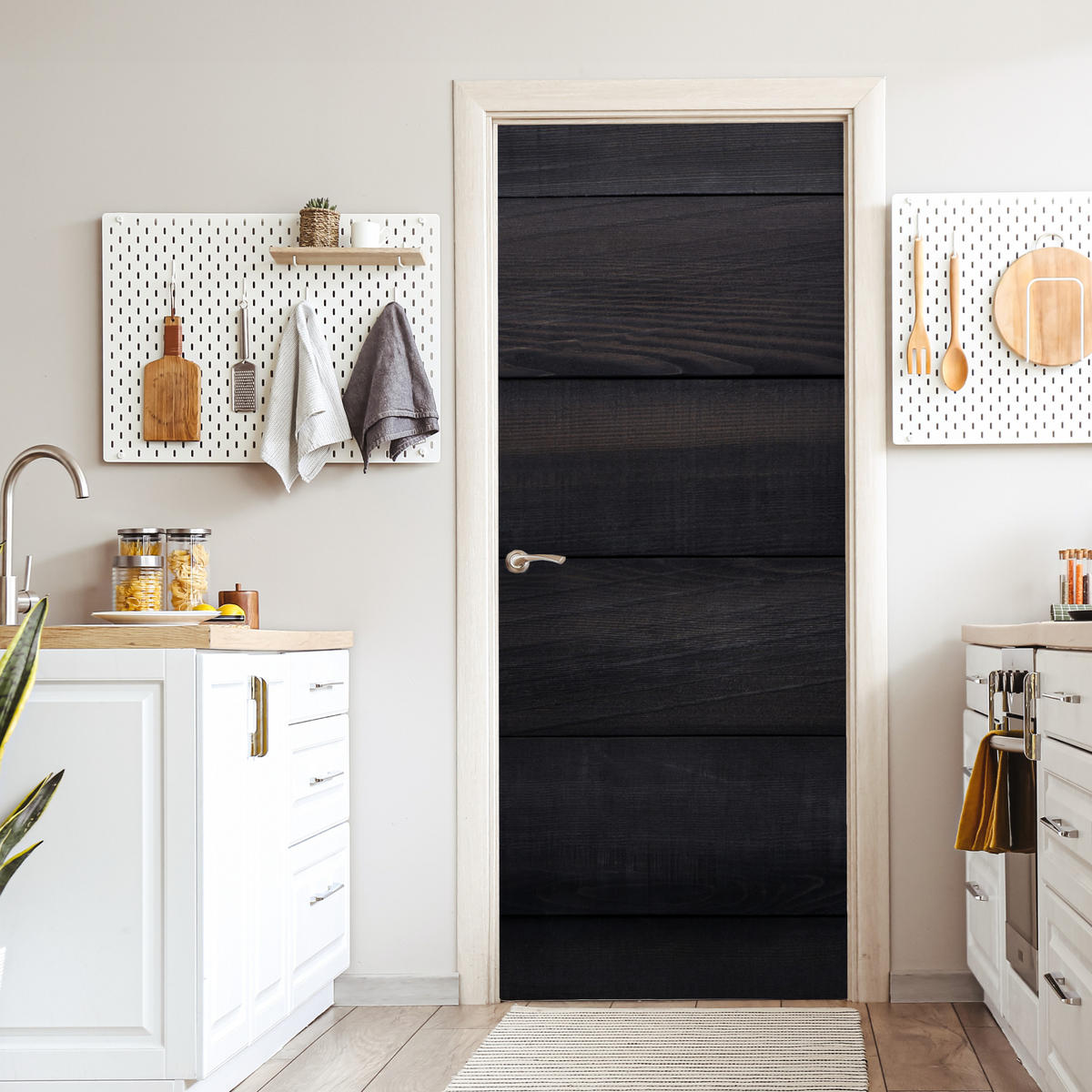 TÜRAUFKLEBER Selbstklebend - Schwarzer Hintergrund mit einer Plankenstruktur 95x215 cm - Türtapete - Schwarz, Kunststoff (95/0.1cm) - MuchoWow