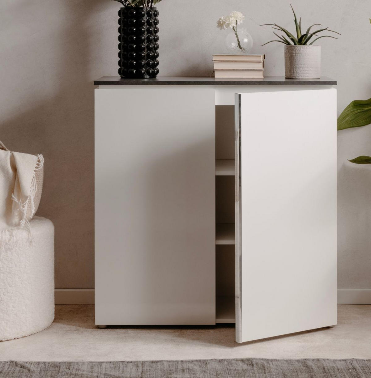 KOMMODE weiß Glanz, grau 89 cm, Sideboard 2-türig - Chromfarben/Silberfarben, Holzwerkstoff/Kunststoff (88.5/92/40cm) - Furn.Design