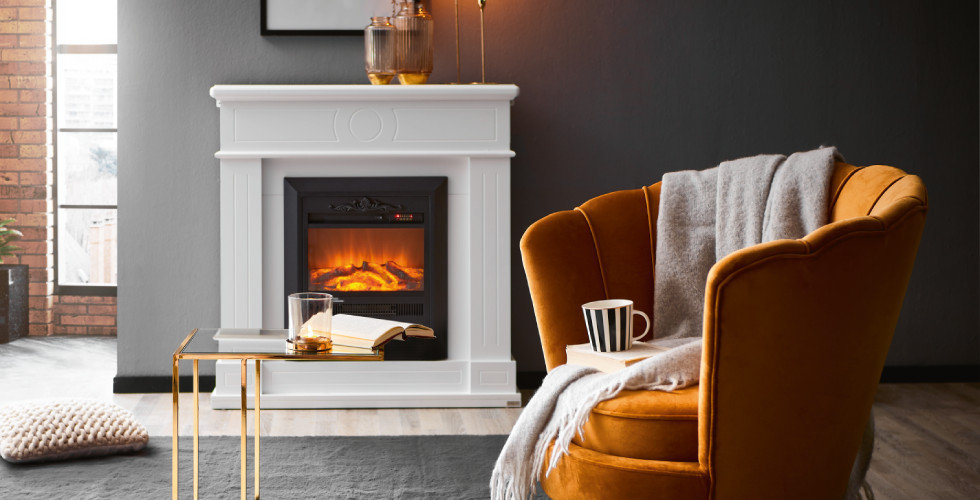 Kuschelzeit Kamin Sessel Braun Wohnzimmer