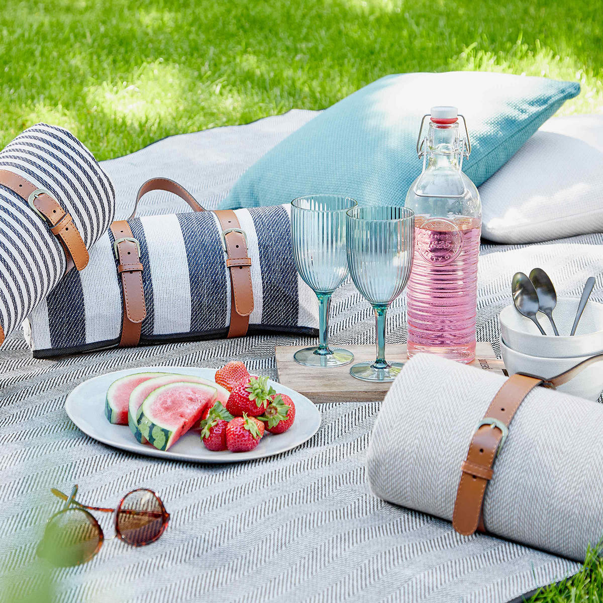 PICKNICKDECKE Wanderlust - Schwarz, Kunststoff/Textil (200/150cm) - Butlers
