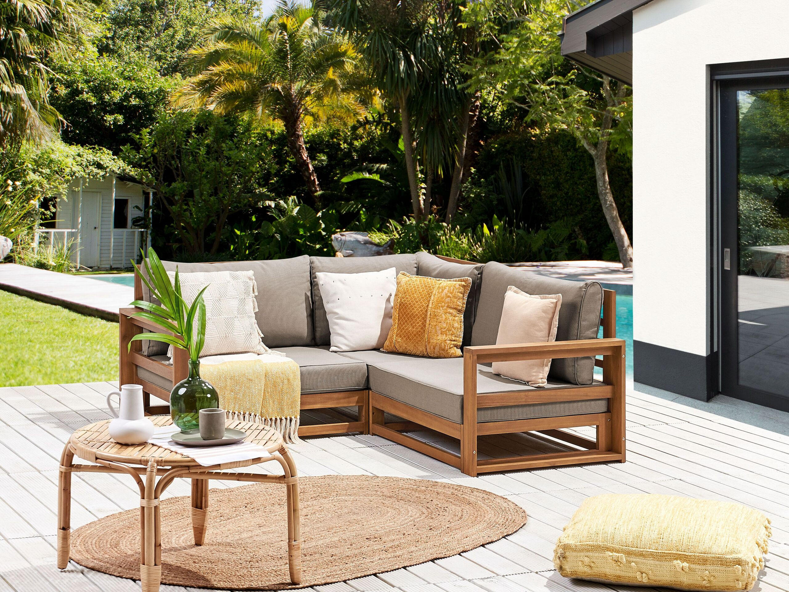 GARTENSOFA 2-sitzer Zertifiziertes Akazienholz hellbraun Auflagen taupe Timor - Hellbraun/Beige, Holz (167/72/167cm) - Beliani