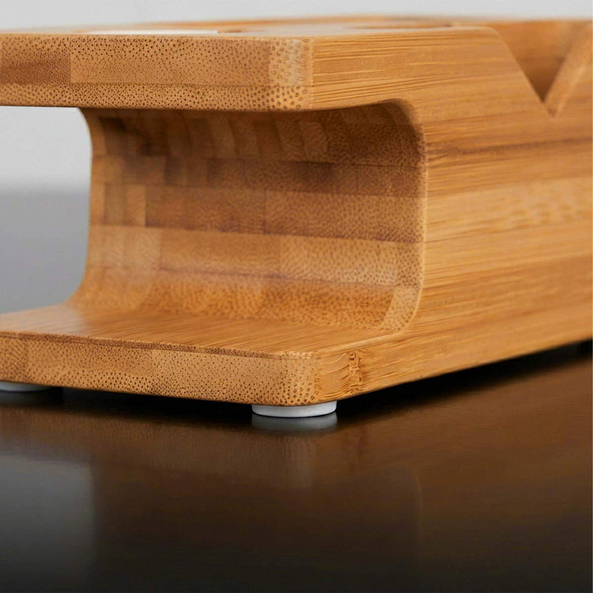 LADDSTATION natur bambu för smartphone och smartwatch 6x14x6,5 cm - Ljusbrun, Trä (6.5/14/6cm) - Relaxdays