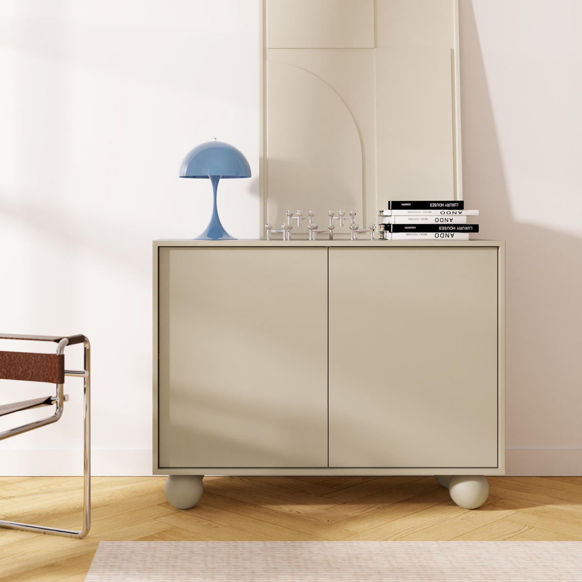 KOMODA Adel se 2 dvířky a kulatými nožkami, 104 cm, bezúchytková, kašmír - kašmírová, kompozitní dřevo (104/81/38cm) - Beautysofa