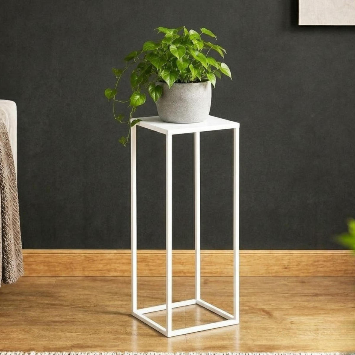 DANDIBO Blumenhocker Metall Weiß Eckig 60 cm Blumenständer Beistelltisch 96482 M Blumensäule Modern Pflanzenständer Pflanzenhocker - Weiß, Metall (23/60/23cm) - DanDiBo