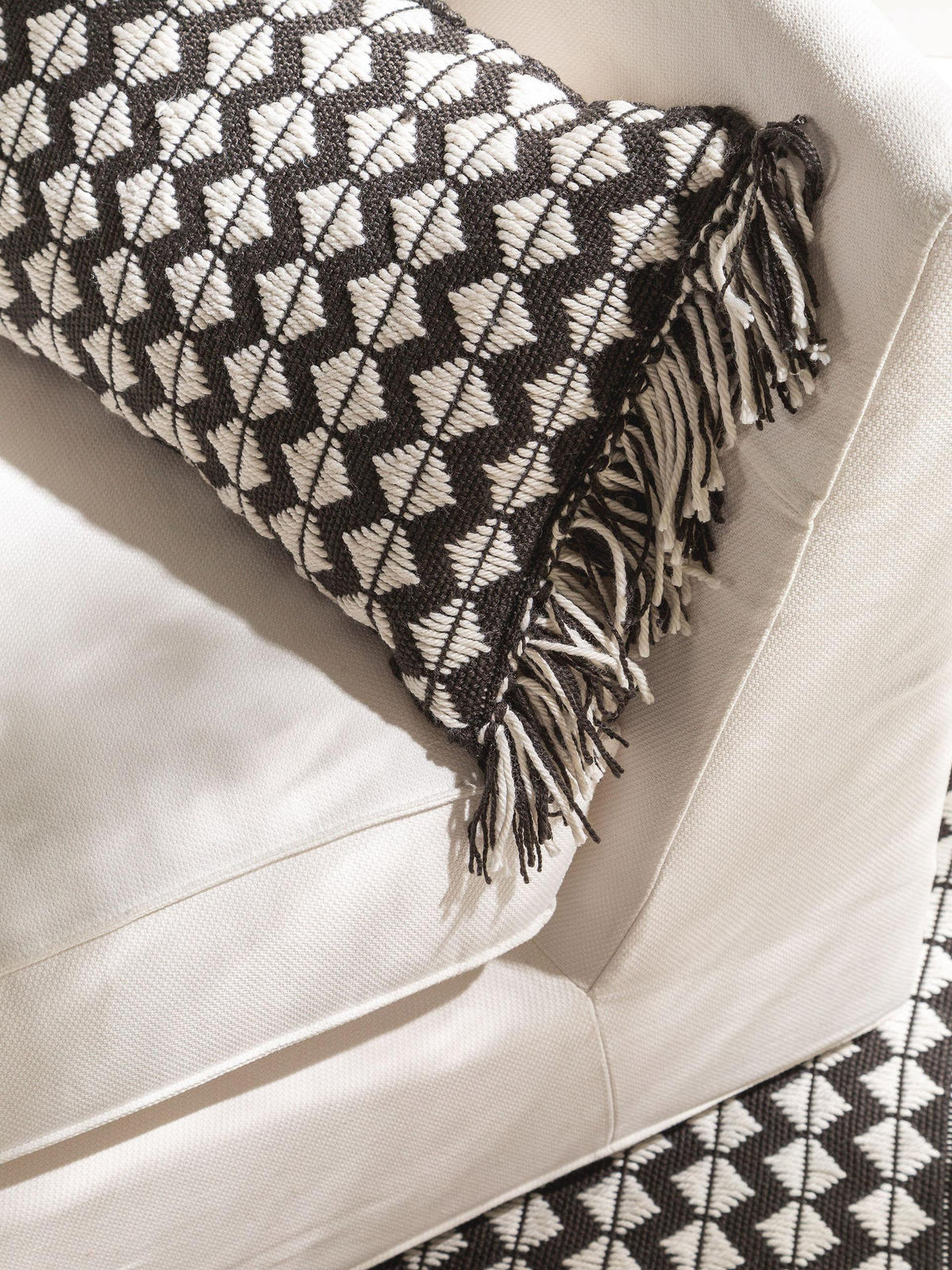 OUTDOORKISSEN Morty Schwarz/Weiß 30x50 cm - Schwarz, Textil (30/50cm) - benuta Pure