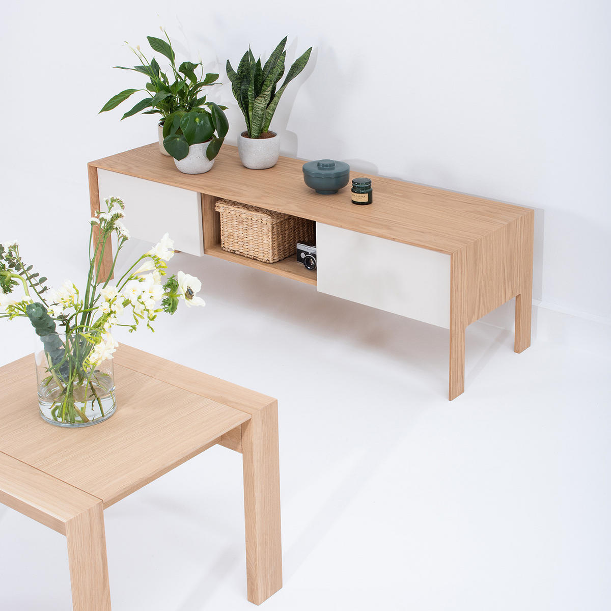 TV-LOWBOARD - Eiche teilmassiv - Mushroom Creme / Eiche Hell - Eichefarben/Creme, Holz/Holzwerkstoff (140/44/45cm) - home24