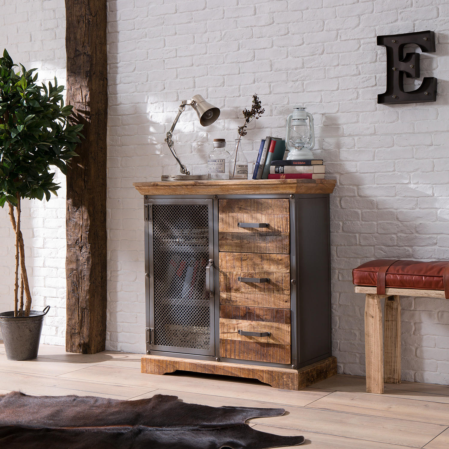 KOMMODE - Mango massiv / Metall - Beige, Holz (88/91/42cm) - home24