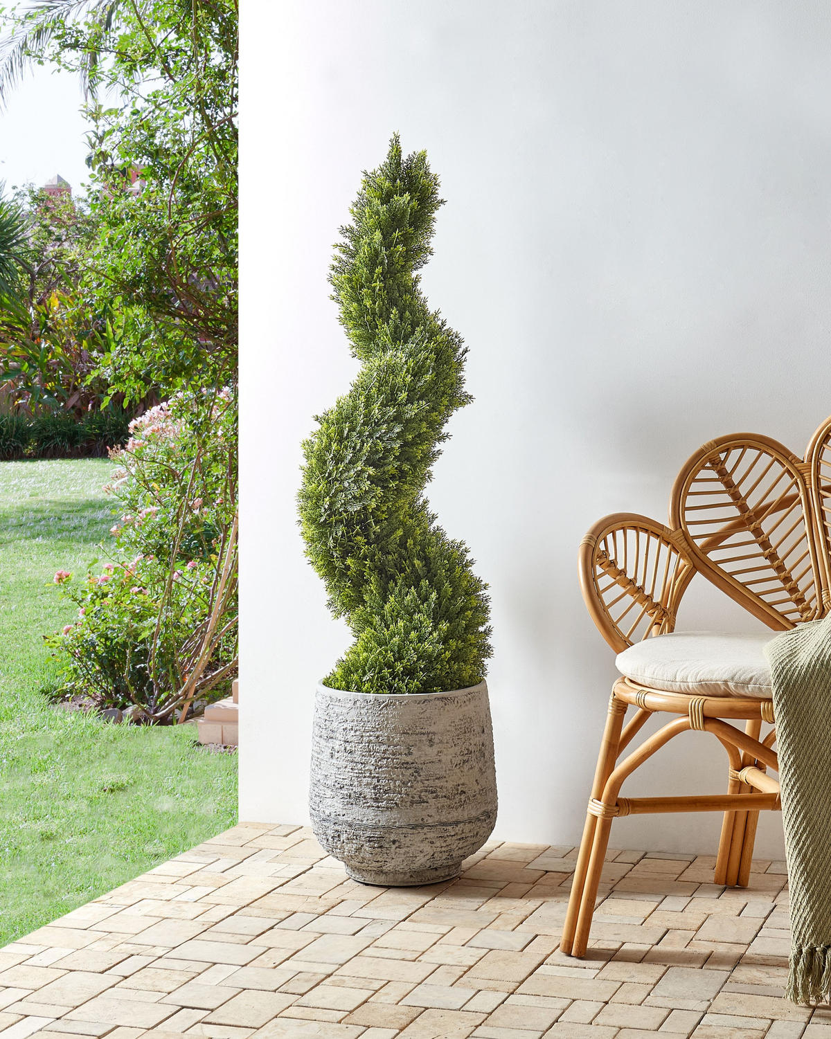 KUNSTPFLANZE im Blumentopf 126 cm Grün/Schwarz Cypress Spiral Tree - Schwarz/Grün, Kunststoff (126cm) - Beliani
