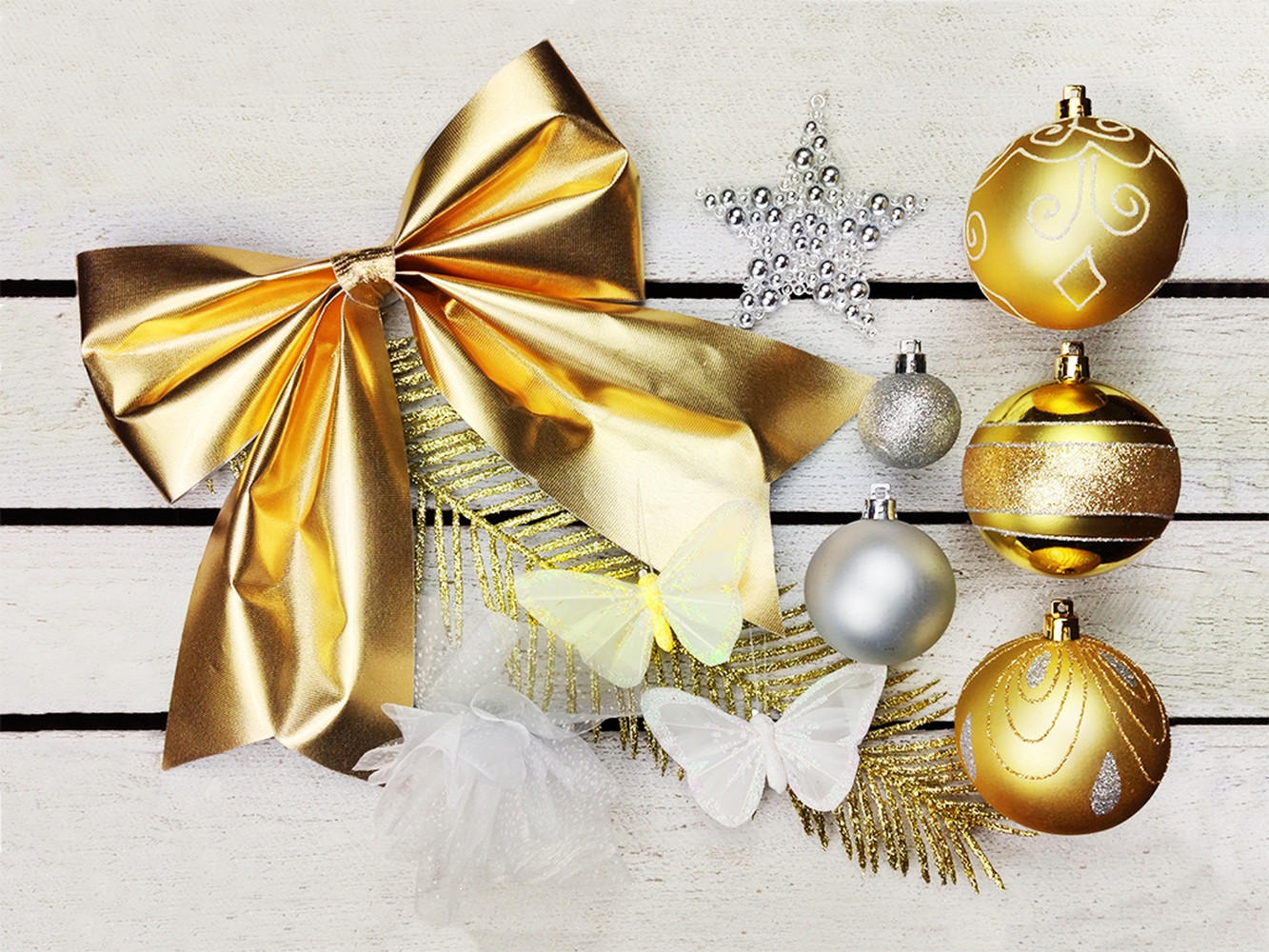 LAALU CHRISTBAUMKUGEL-SET 100 Stück in Luxusbox SHINING ELEGANCE für Weihnachtsbäume 120-210 cm - Champagner/Silberfarben, Kunststoff/Textil (55/50/75cm) - LAALU
