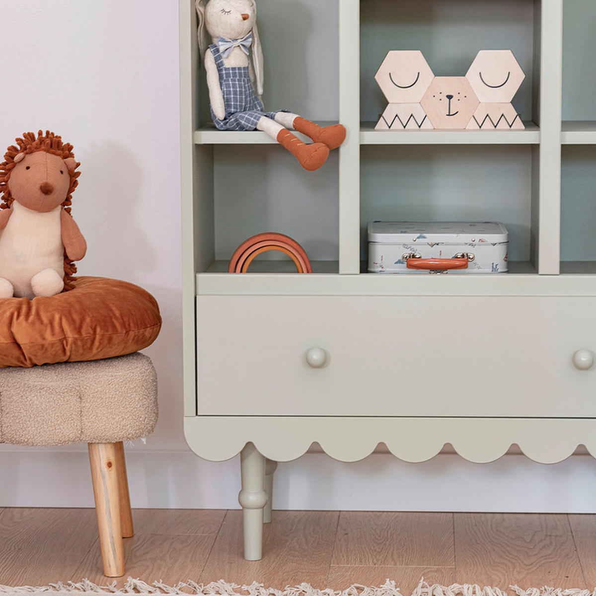 KNIHOVNA Babushka Olive - zelená barva, kompozitní dřevo (84/140/35cm) - Petits-meubles