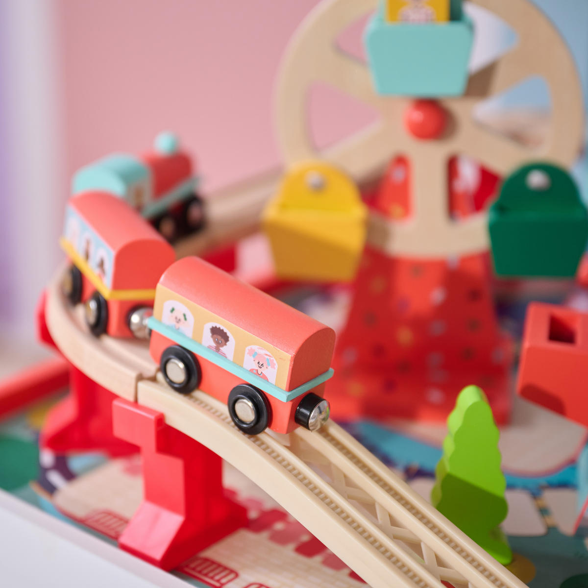 EISENBAHN Spieltisch mit 6 Mini-Spielen & Aufbewahrung, Mehrfarbig, 30cm - Multicolor, Holzwerkstoff (47/62cm) - Teamson Kids