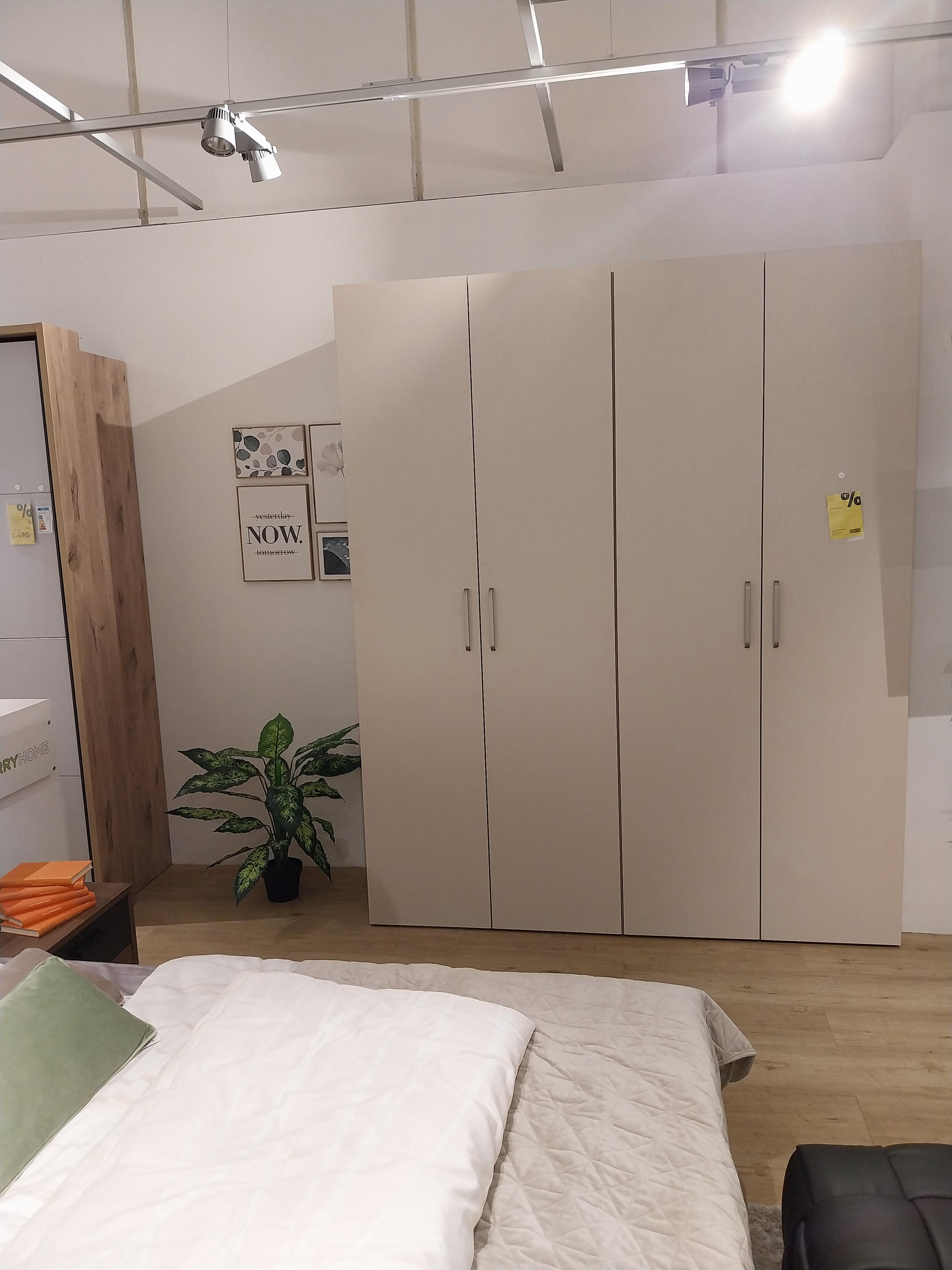 ALPLUX OMARA S KLASIČNIMI VRATI - Alples