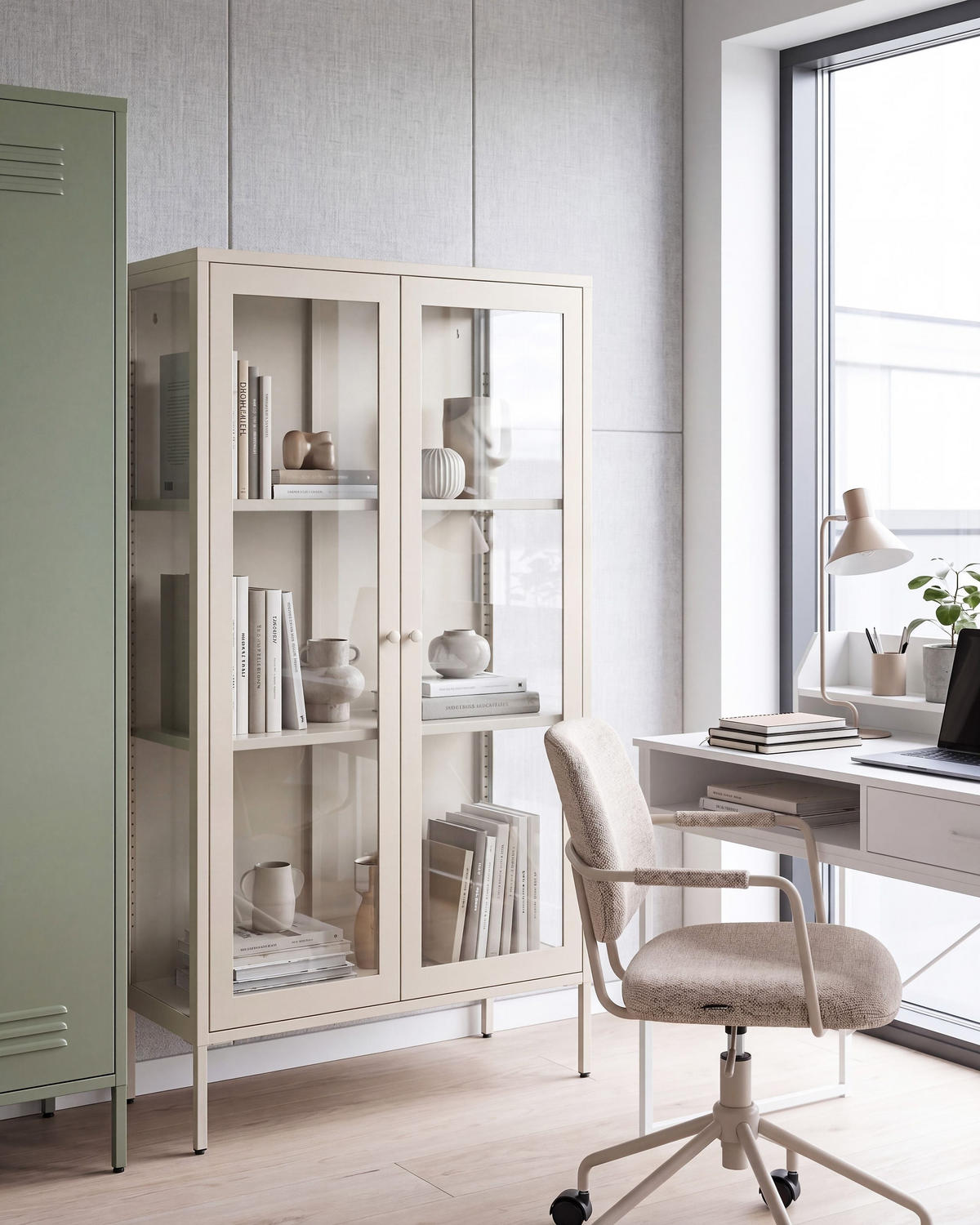 VITRINE mit Glastüren Metall 90 cm Hellbeige Nash - Beige, Metall (90/150/35cm) - Beliani