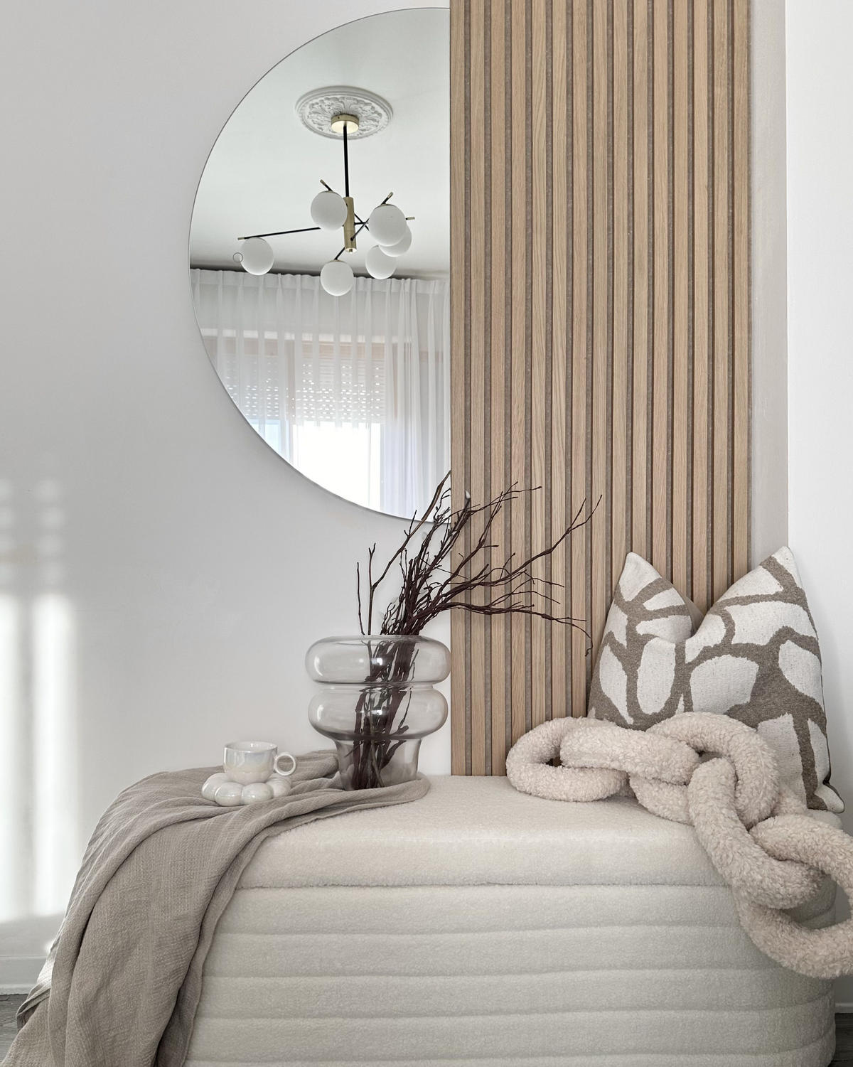 OGLINDĂ DE BAIE cu iluminare LED semirotundă 50/100 cm Loue - argintiu, sticlă (50/100/4cm) - Beliani