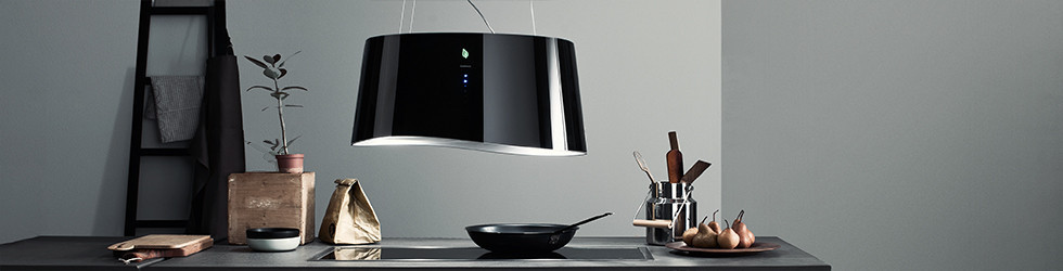 Moderní černá digestoř v designu svítidla