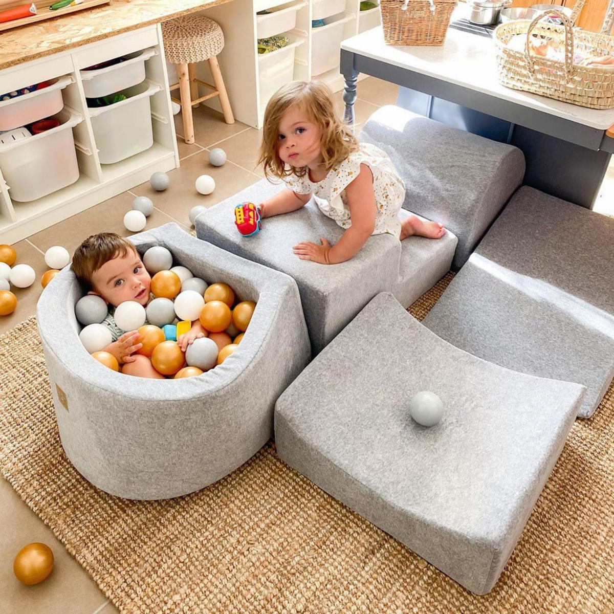 BÄLLEBAD klein mit Schaumstoff Bausteinen für Kinder, Samt, Hellgrau - Hellgrau/Weiß, Textil (250/45/30cm) - MeowBaby