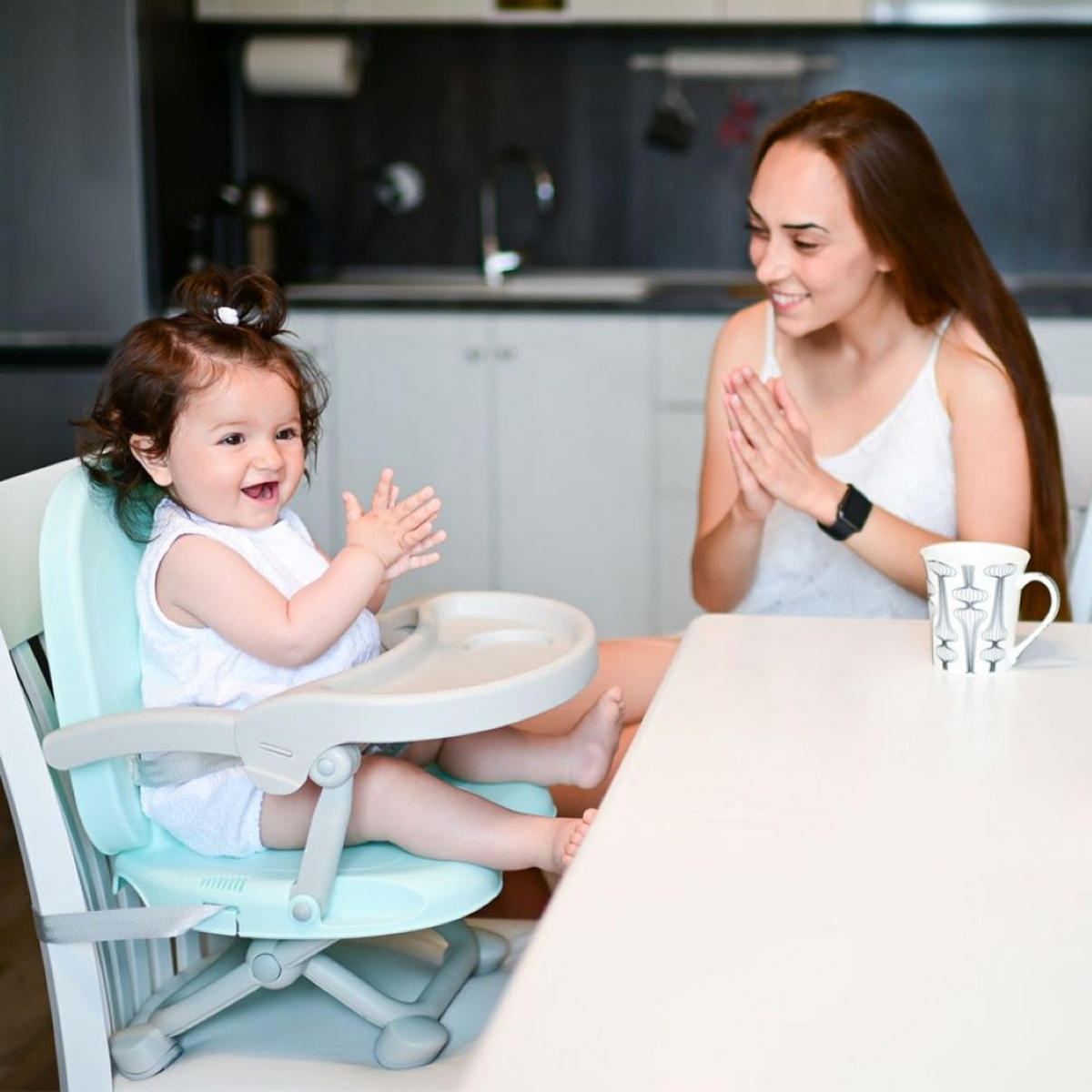 HOCHSTUHL Ego 2 in 1 grün Sitzerhöhung Boostersitz Tisch abnehmbar klappbar - Grün, Kunststoff (37/49/35cm) - Lorelli