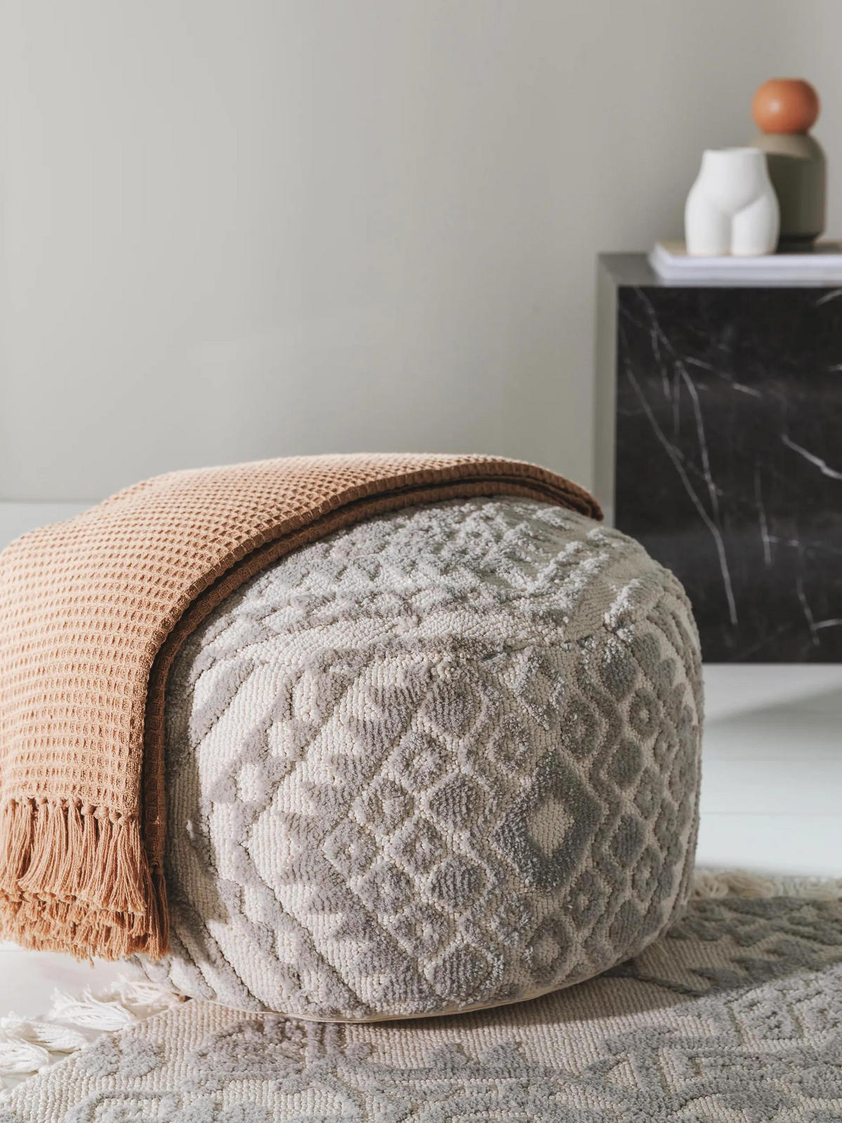 POUF Elias Grau 55x55x30 cm - Grau, Textil (55/30/55cm) - benuta