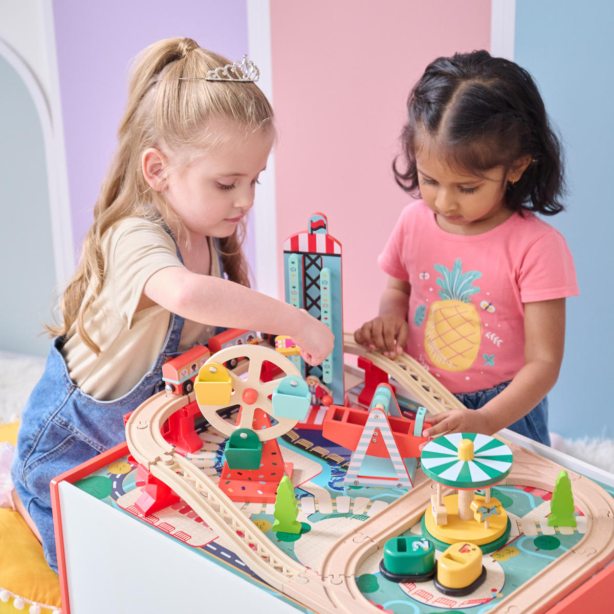 EISENBAHN Spieltisch mit 6 Mini-Spielen & Aufbewahrung, Mehrfarbig, 30cm - Multicolor, Holzwerkstoff (47/62cm) - Teamson Kids