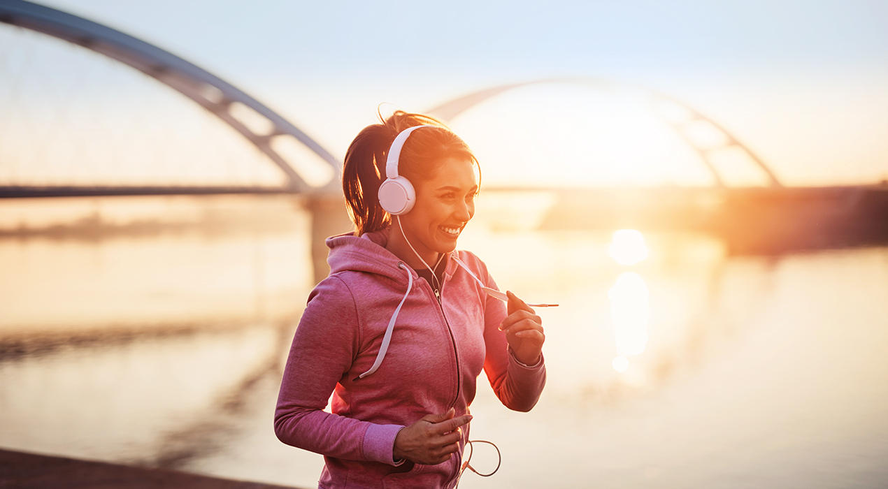 Junge Frau beim Joggen in New York
