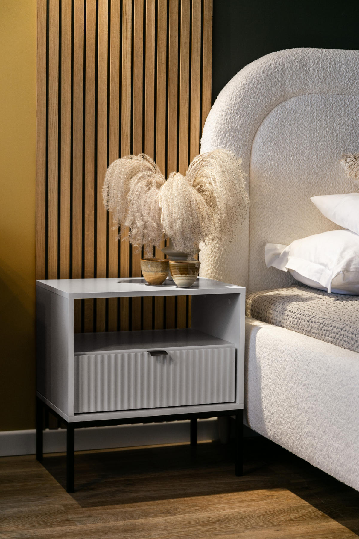 NACHTSCHRANK Vellore Grau mit Metallbeinen 54 cm - Goldfarben/Schwarz, Holzwerkstoff/Metall (54/56/39cm) - Selsey