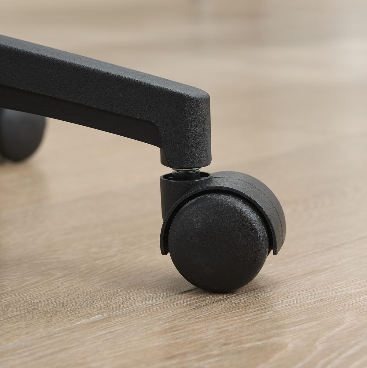 BÜROSTUHL ergonomisch mit Kopfstütze und Klapparmlehnen Schwarz - Schwarz, Kunststoff (65/108/58cm) - Meubliv